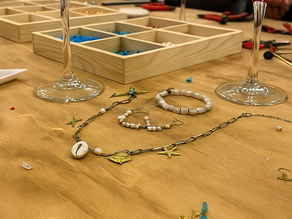 Taller de joyas con amigas en la Costa Brava: diseña recuerdos que duran más que el verano
