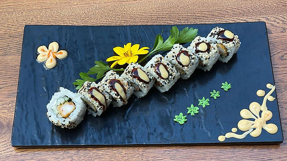 I44 mit Tempura Garnelen, Gurke und Teriyaki-Soße