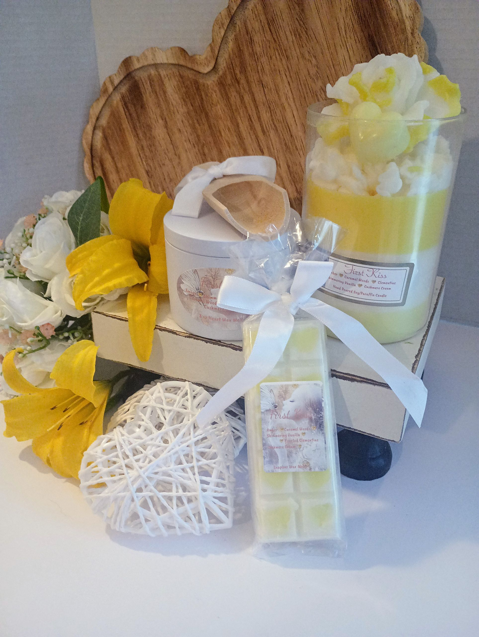 Thumbnail: First Kiss Snap Bar