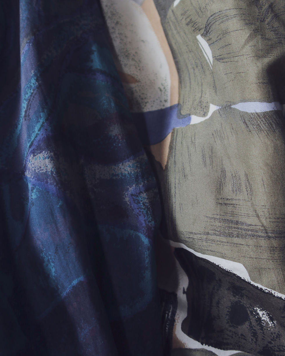 サムネイル： EUROPE  Regular-collar shirt  Silk 100 / ヨーロッパ　レギュラーカラーシルクシャツ　E-183