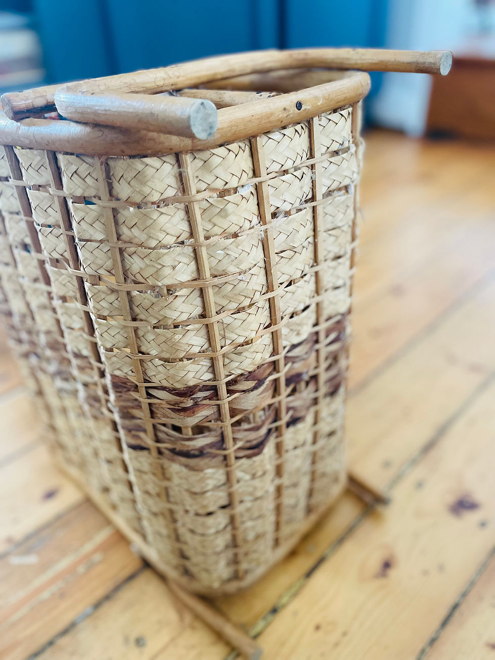 Miniature : Mid-Century Bamboo & Wicker Magazine Rack