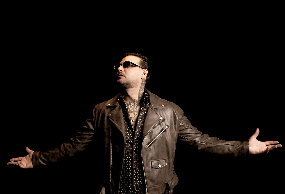 Less sorprende al público con su nuevo sencillo “Me Haces Falta”, una poderosa incursión en el regional mexicano