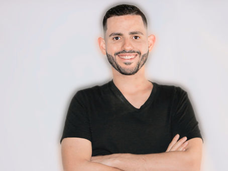 Tony Hernández es life coach y activista por el autismo