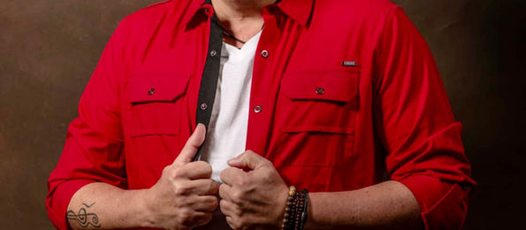 El cantautor Riccardo Perotti participa en “MasterChef Celebrity Ecuador” y lanza el tema “Viviendo solo de pan”