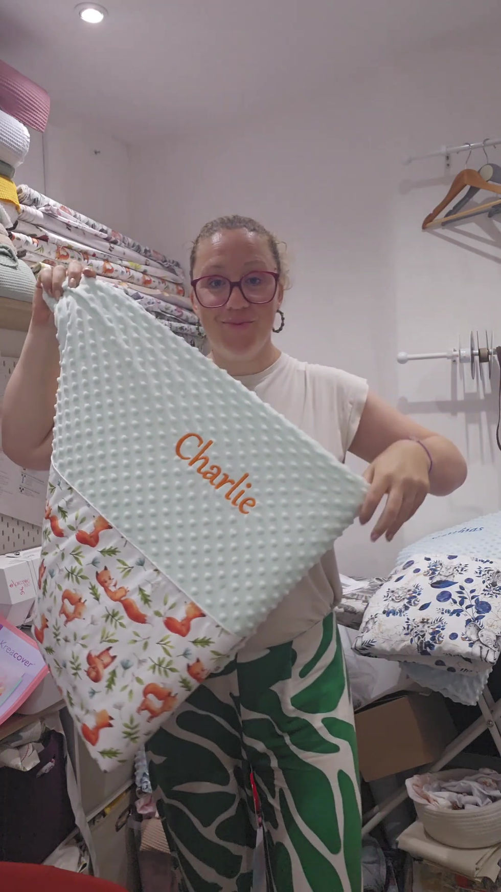 Miniature : Couverture bébé personnalisée – Plaid doux Oeko-Tex avec prénom brodé, cadeau de