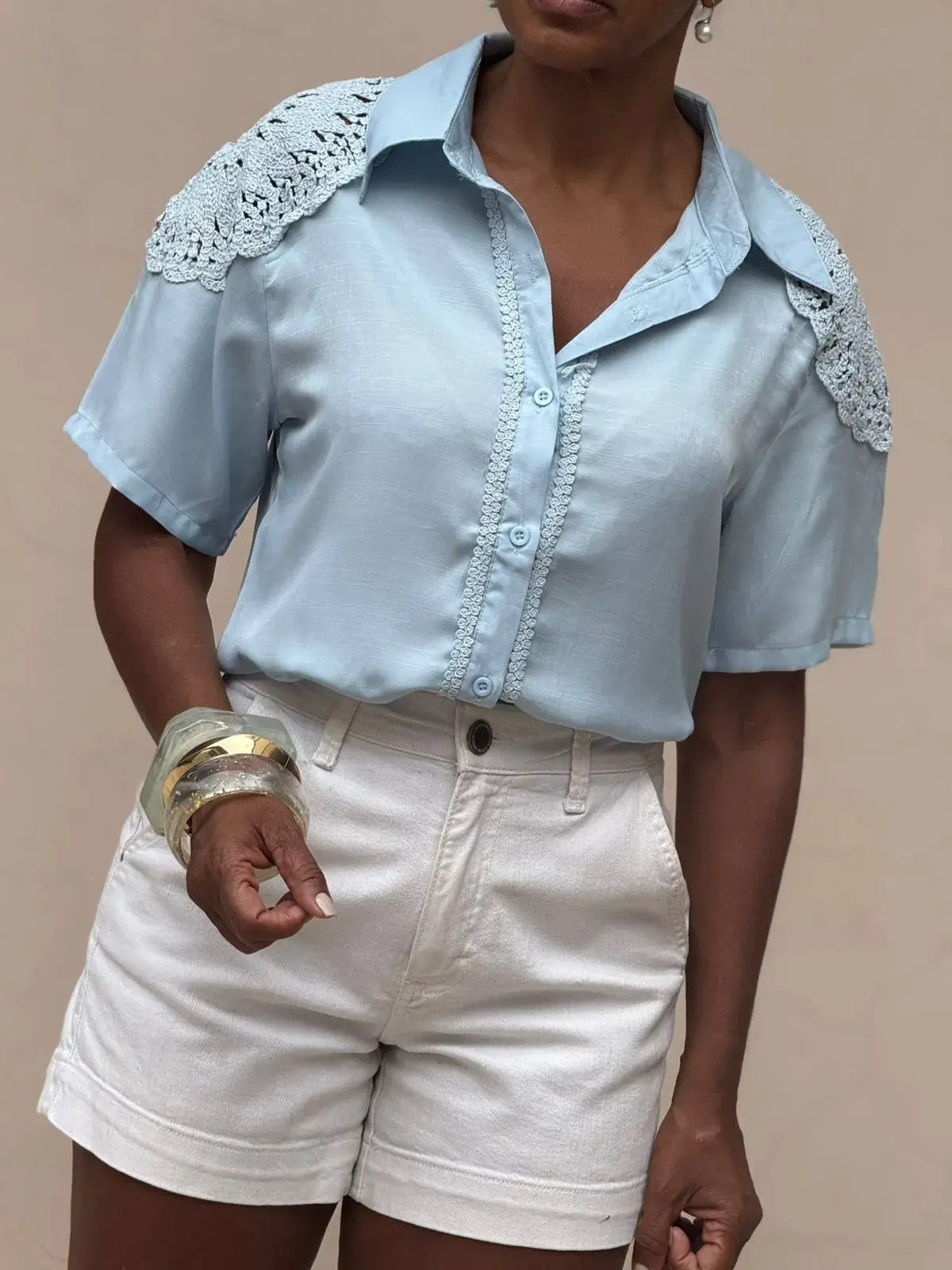 Camisa manga crochê