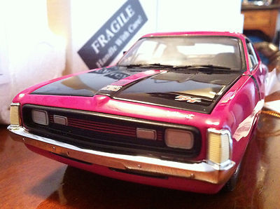 Thumbnail: Trax TRL5B 1971 VH Chrysler Valiant Charger R/T E38 Diecast Model Car 1/24 Scale