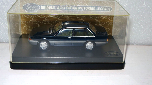 TRAX TR16G 1986 Holden VL Commodore Berlina Sedan Diecast Model