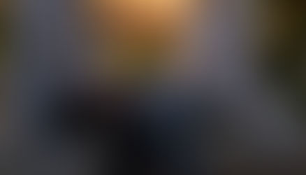 Casal sobre a rocha.