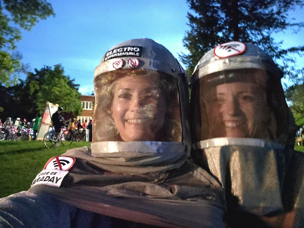 Anne Aster et Valérie Adam, EHS blindées, protégées des ondes pour faire du vélo à MTL.