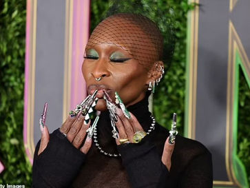 Protagonista de “Wicked”, Cynthia Erivo, brilha com unhas maximalistas