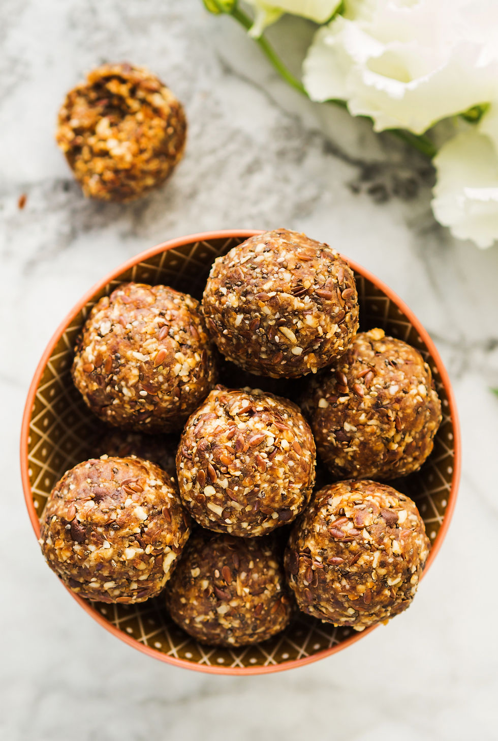 Hurmalı Fıstık Ezmeli Enerji Topları