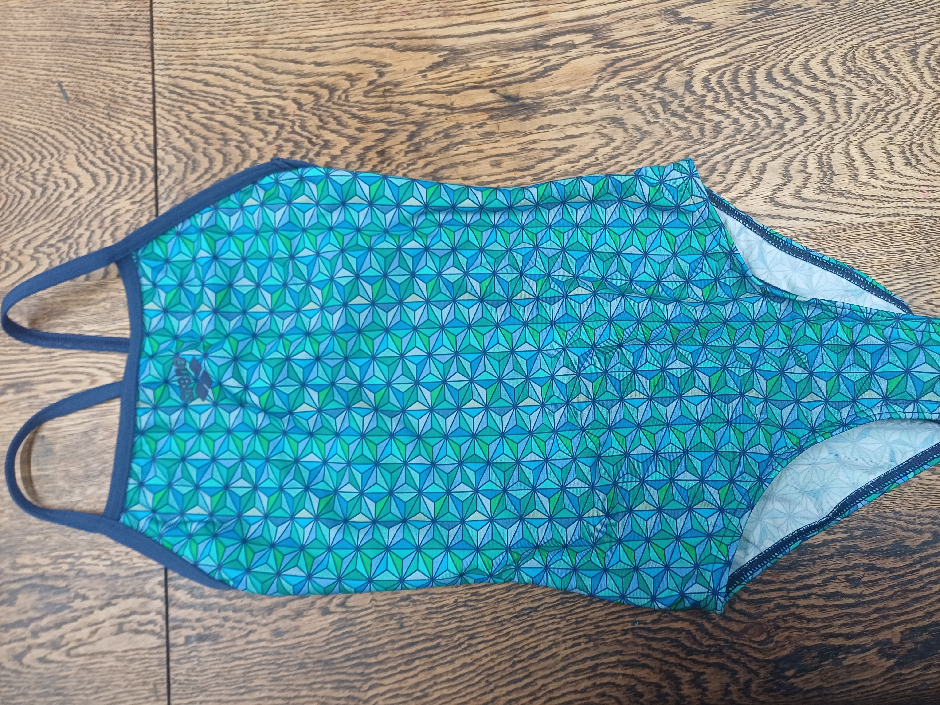 Girls Arena Swimsuit size 26/age 10-11 Pre-owned