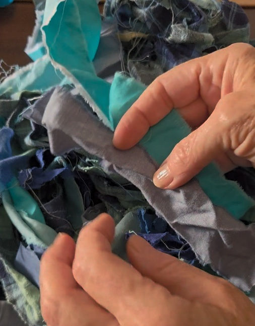 Choosing ocena colored fabric strips