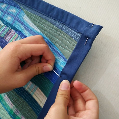 pinning binding onto a wave quilt