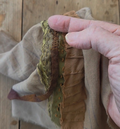 couching with gold thread