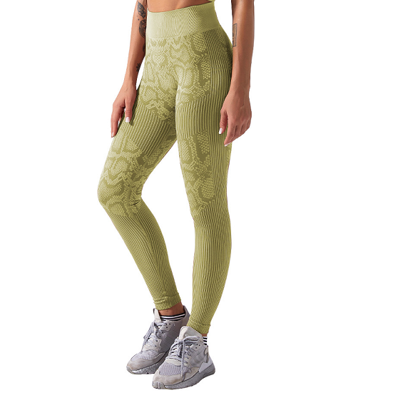 Thumbnail: Leopard Print Women  Seamless Workout Plus Size Fitness Yoga Sets
