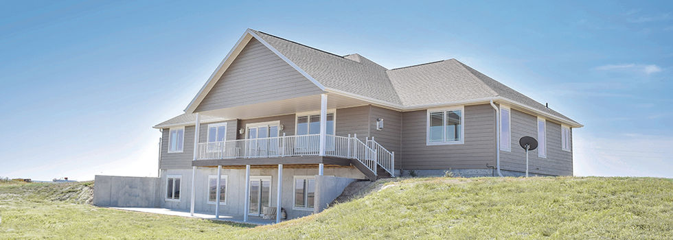 Cottonwood modular home built by Wardcraft. 2 level porch area with deck on back of home.