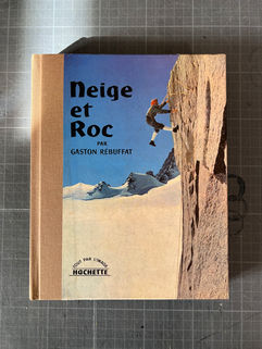 Restauration d'un livre avec récupération de sa couverture d'origine.