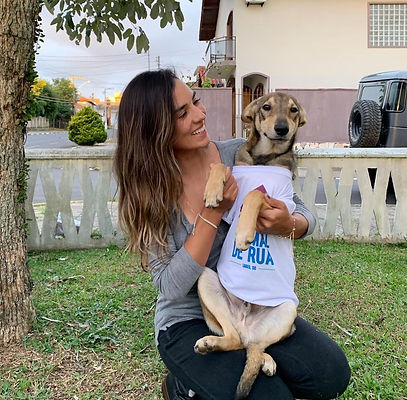 Bruna Uncini criou projeto "Ajude um animal de rua" em 2016