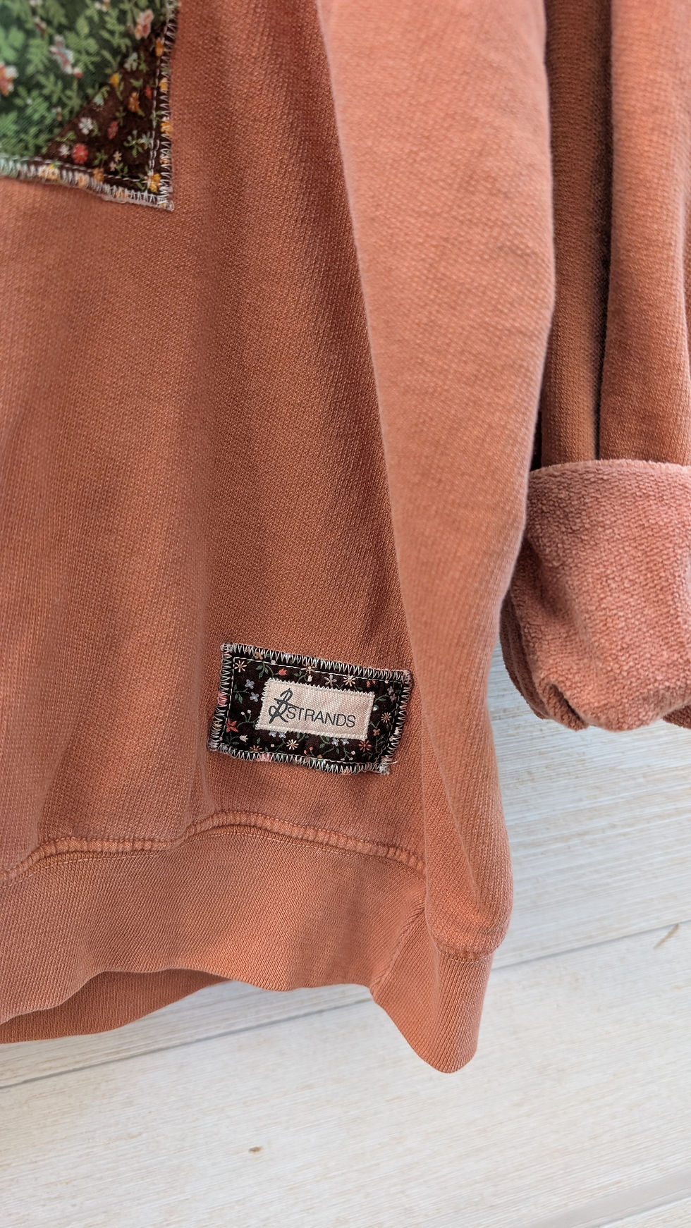 Thumbnail: Large • Fall Log Cabin Crewneck • Yam