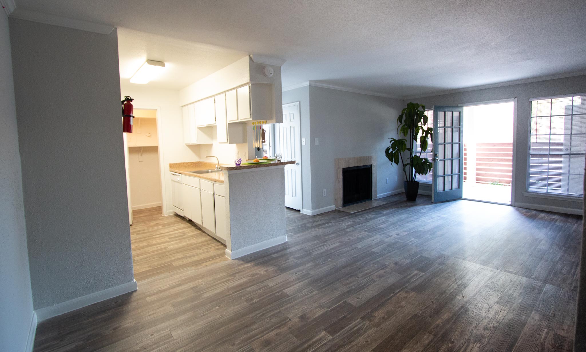 Gallery Spacious 2 & 3 BR Apts l Claridge Apartments