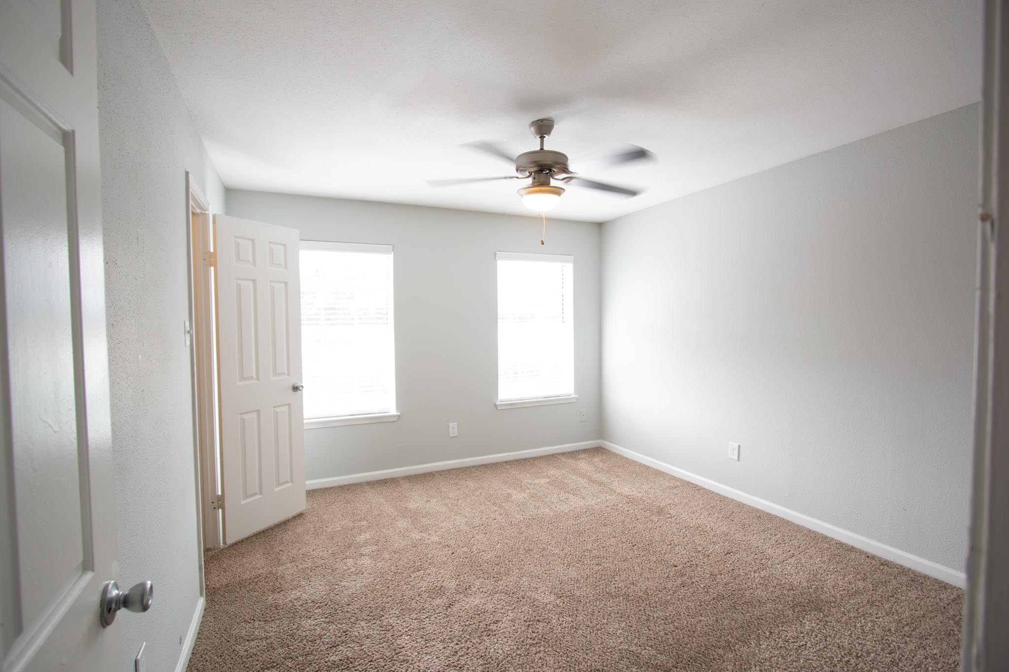 Gallery Spacious 2 & 3 BR Apts l Claridge Apartments