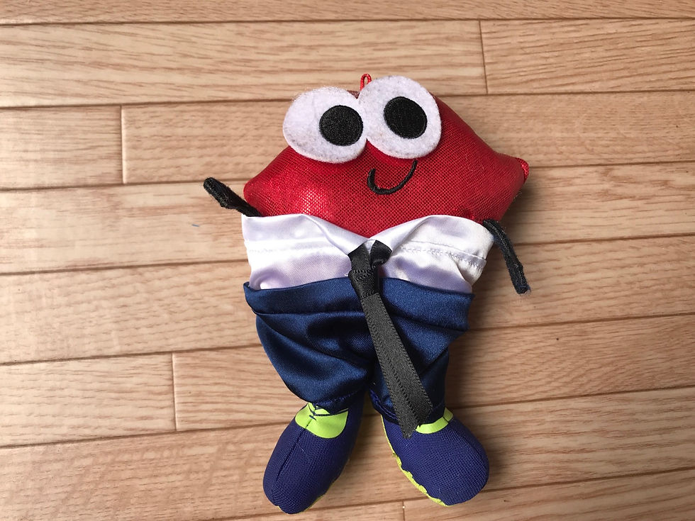 サムネイル： Nissyのマスコットキャラ、「Lippy」のスーツ衣装