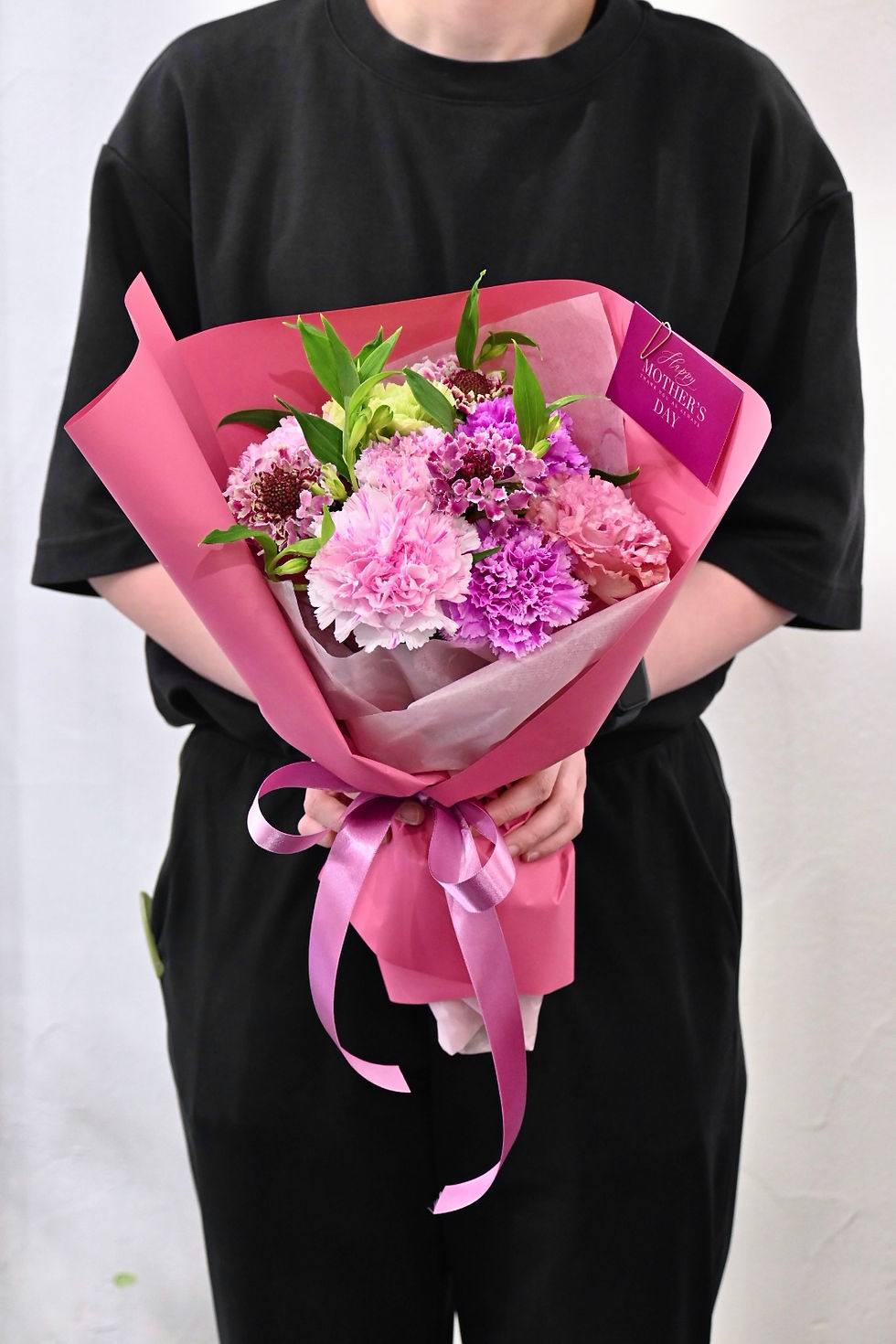 サムネイル： The Signature Carnation Bouquet - ブーケ -