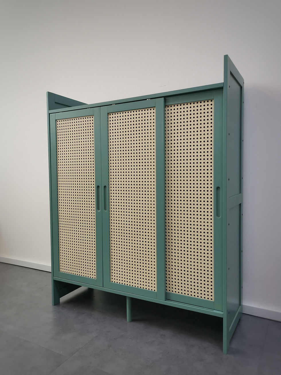 Thumbnail: Grinch Sliding Door Shoe Cabinet_3 Doors