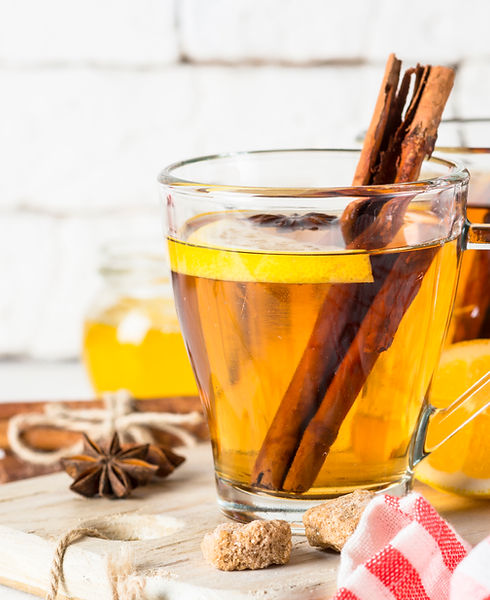 autumn-hot-tea-with-lemon-honey-and-spic