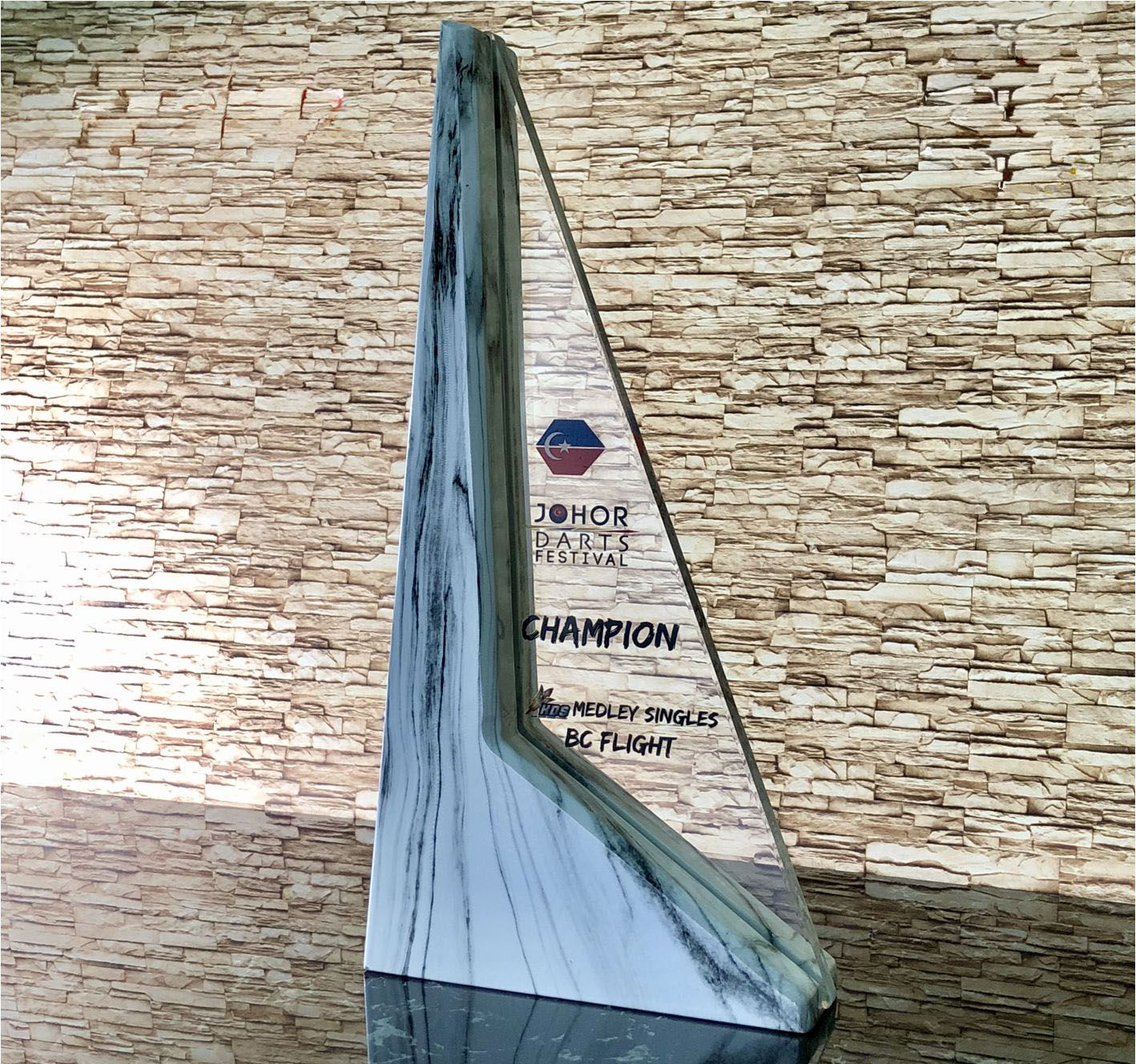 Modern Trophy 5006