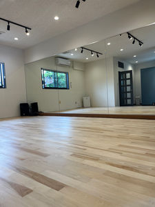 尼崎・塚口JAMPOTのタップダンス専用スタジオ。膝に優しい衝撃吸収フロア完備。