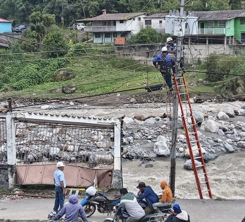 LLUVIAS: Restablecido el servicio eléctrico en siete municipios del estado Mérida tras afectaciones por las lluvias.
