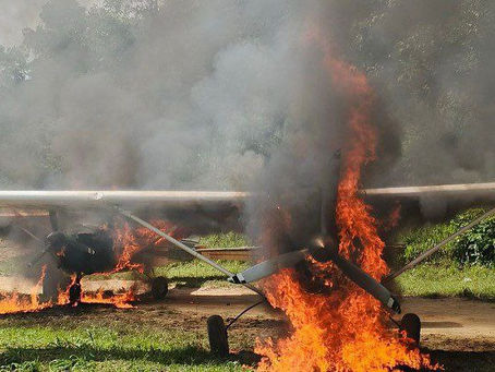 A "punta de metrallas" destruyen dos narcoavionetas en pista clandestina del estado Apure.