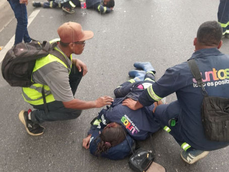 Obrera de brigada de limpieza murió arrollada al intentar cruzar la autopista Francisco Fajardo en Caracas.
