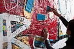 Artista pintar um mural.webp