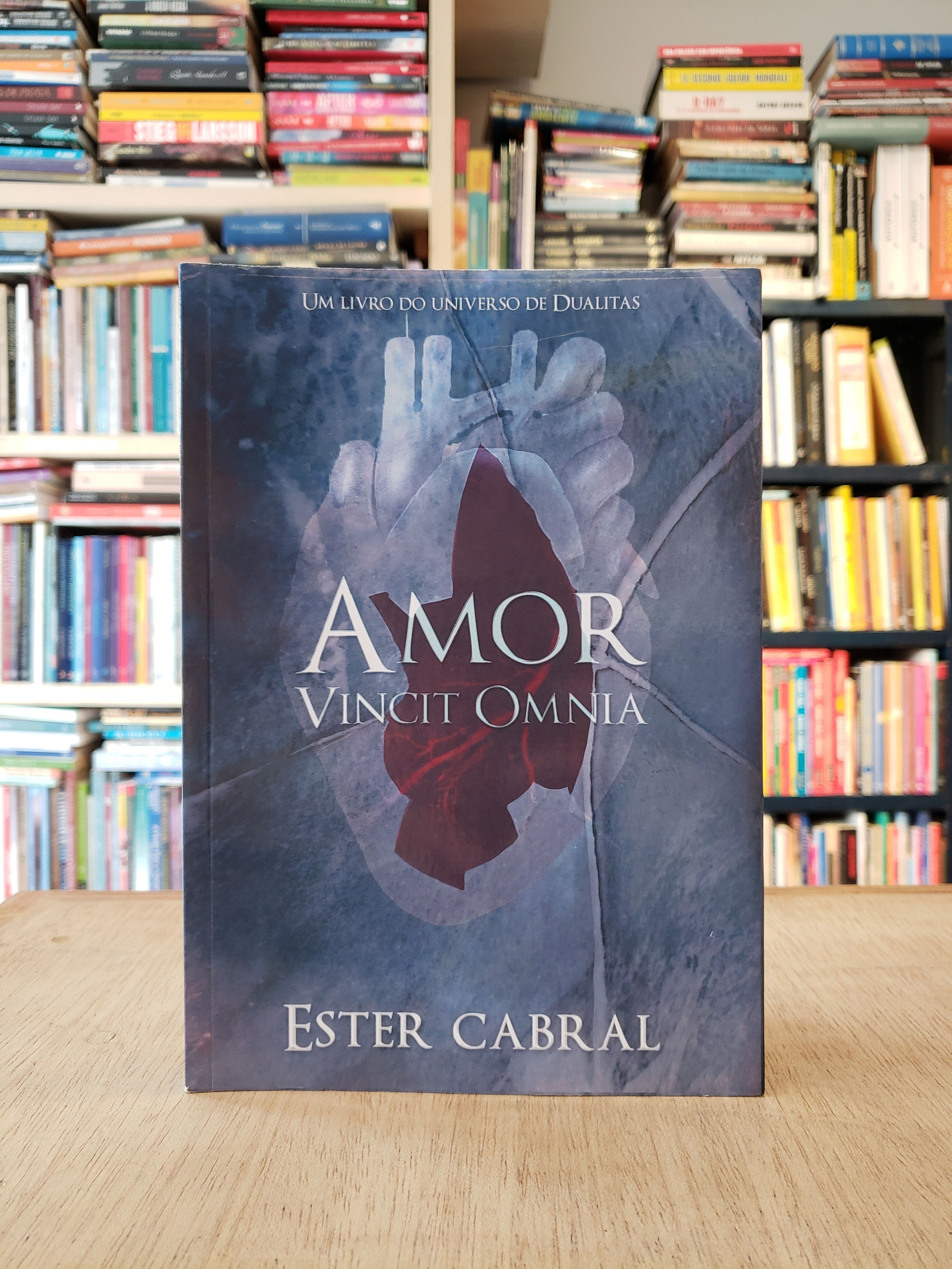 Amor Vincit Omnia - Ester Cabral