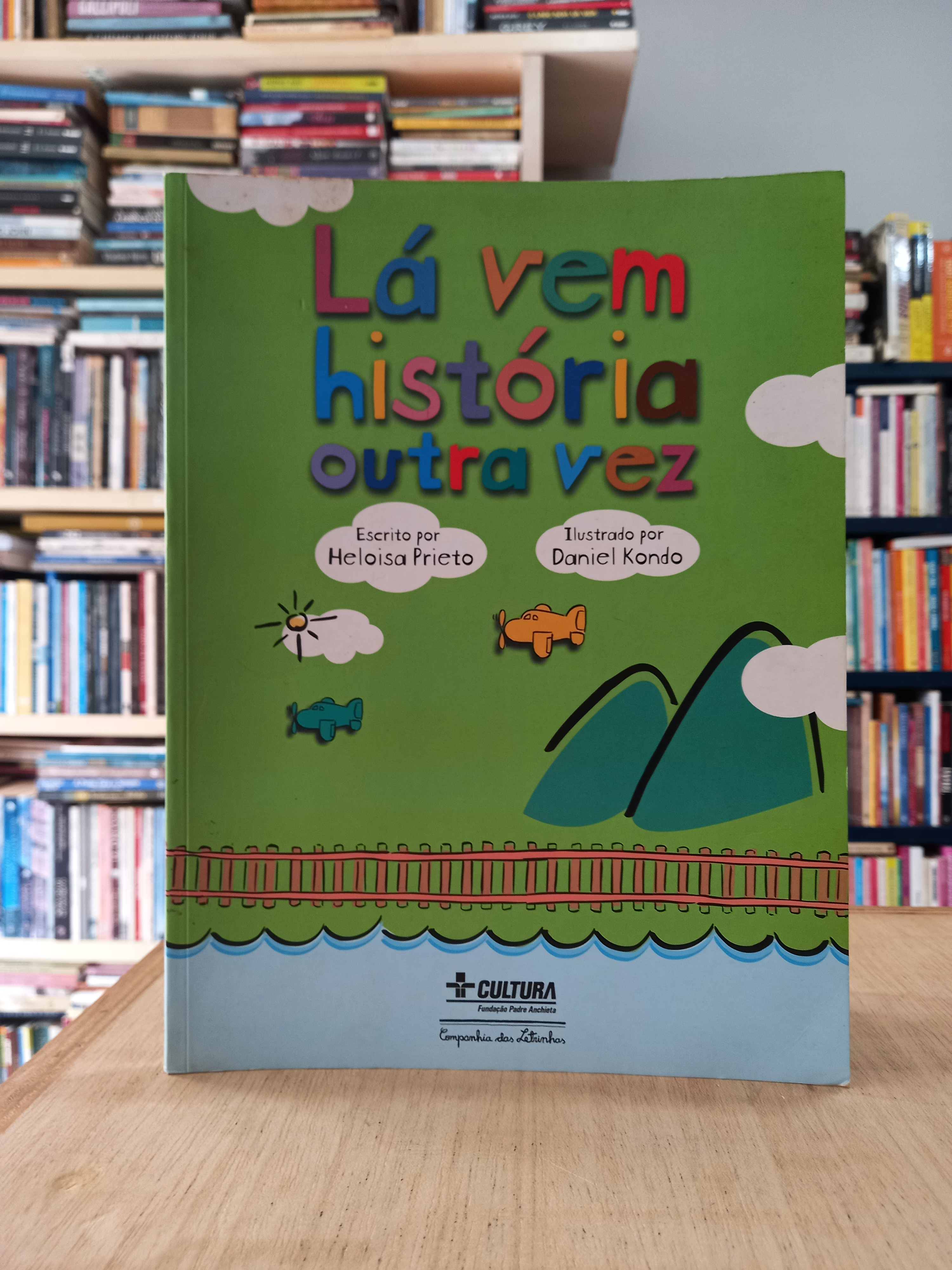 Lá vem história outra vez - Heloisa Prieto