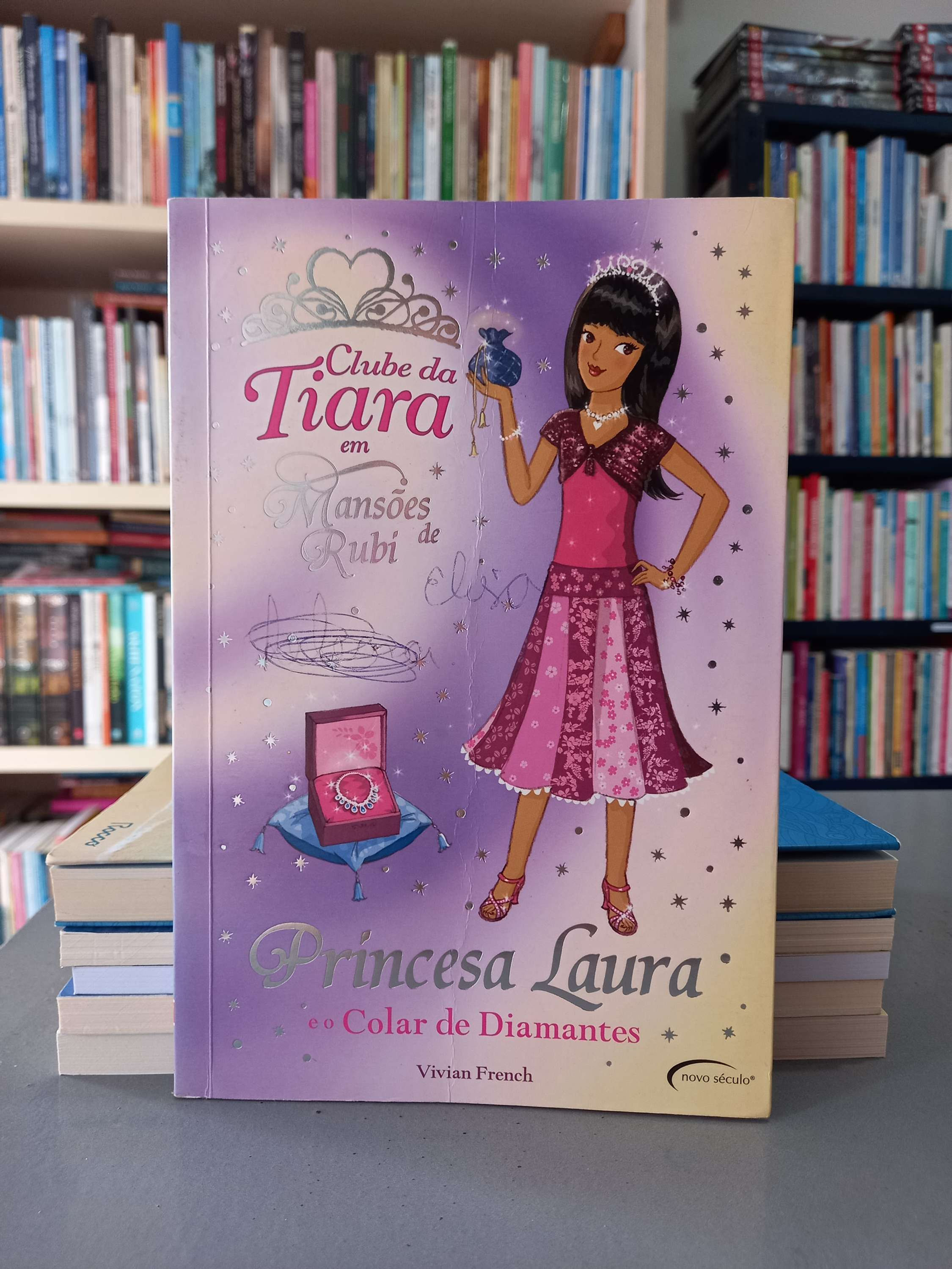 Clube da Tiara em Mansões de Rubi - Vivian Frenhj