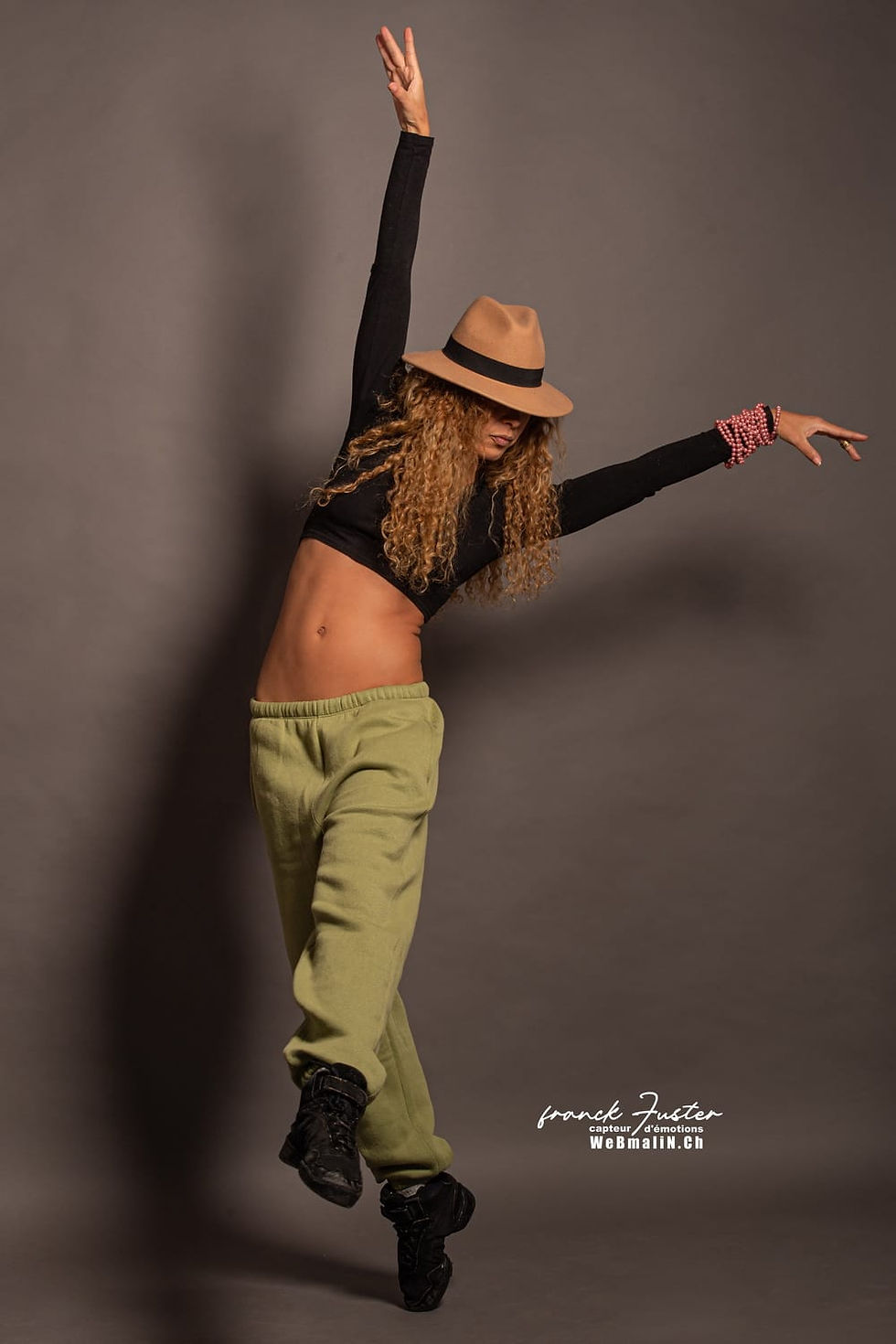 Pole Camp Ibiza Fit Travel Amal