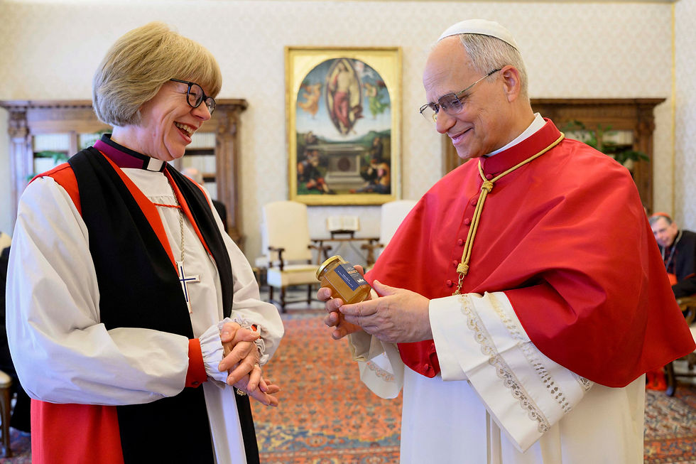 Pope and first female Archbishop of Canterbury meet and pray together