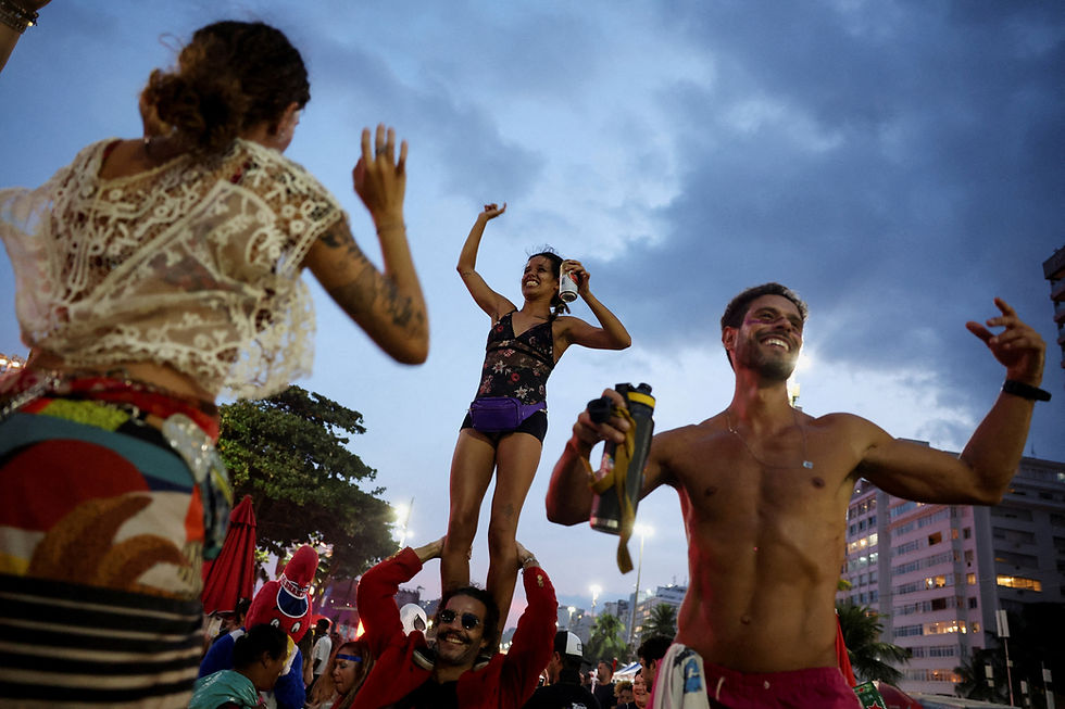 Shakira fans pack Copacabana ahead of free Rio mega-concert