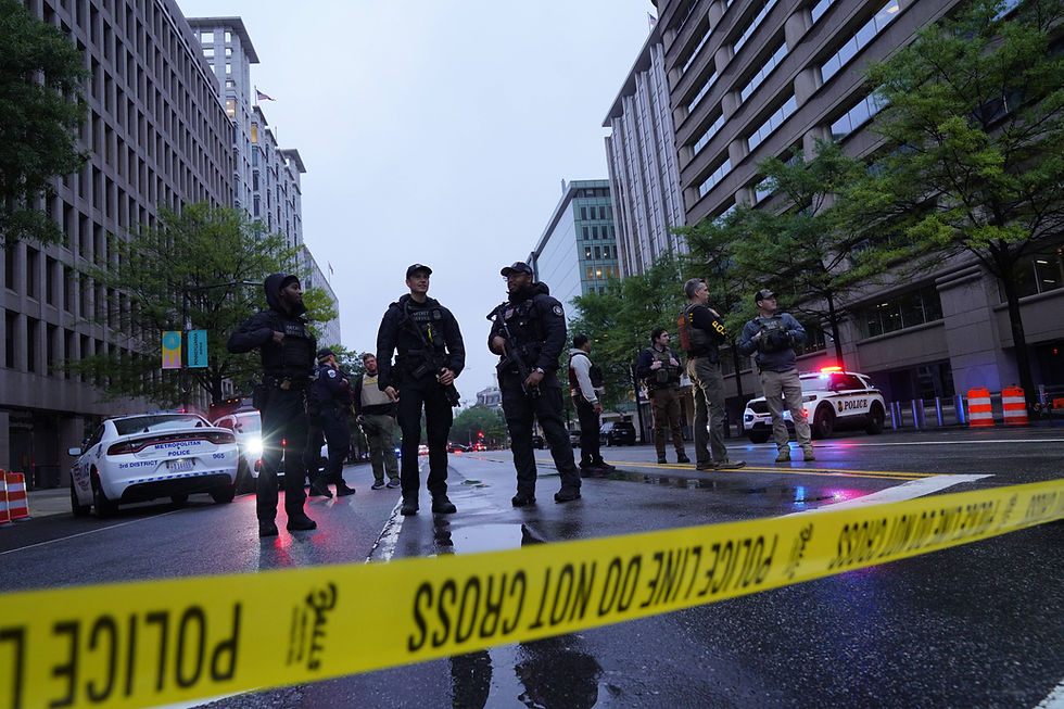 Suspect dies after trading gunfire with officers near White House, Secret Service says