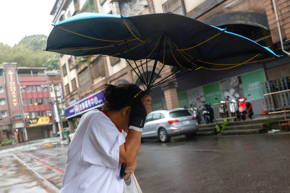 One dead, 500 injured as Typhoon Champi hits Taiwan