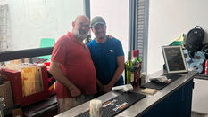 El bar social del Centre inicia una nova etapa amb la gestió del David Nicolas i el Hassan Munaim