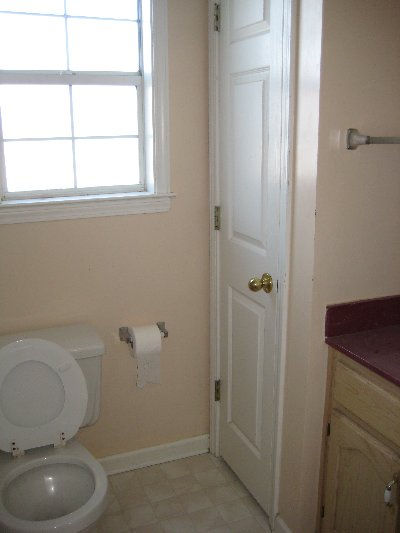 6076 Blocker St, Olive Branch, MS 38654.Master bath