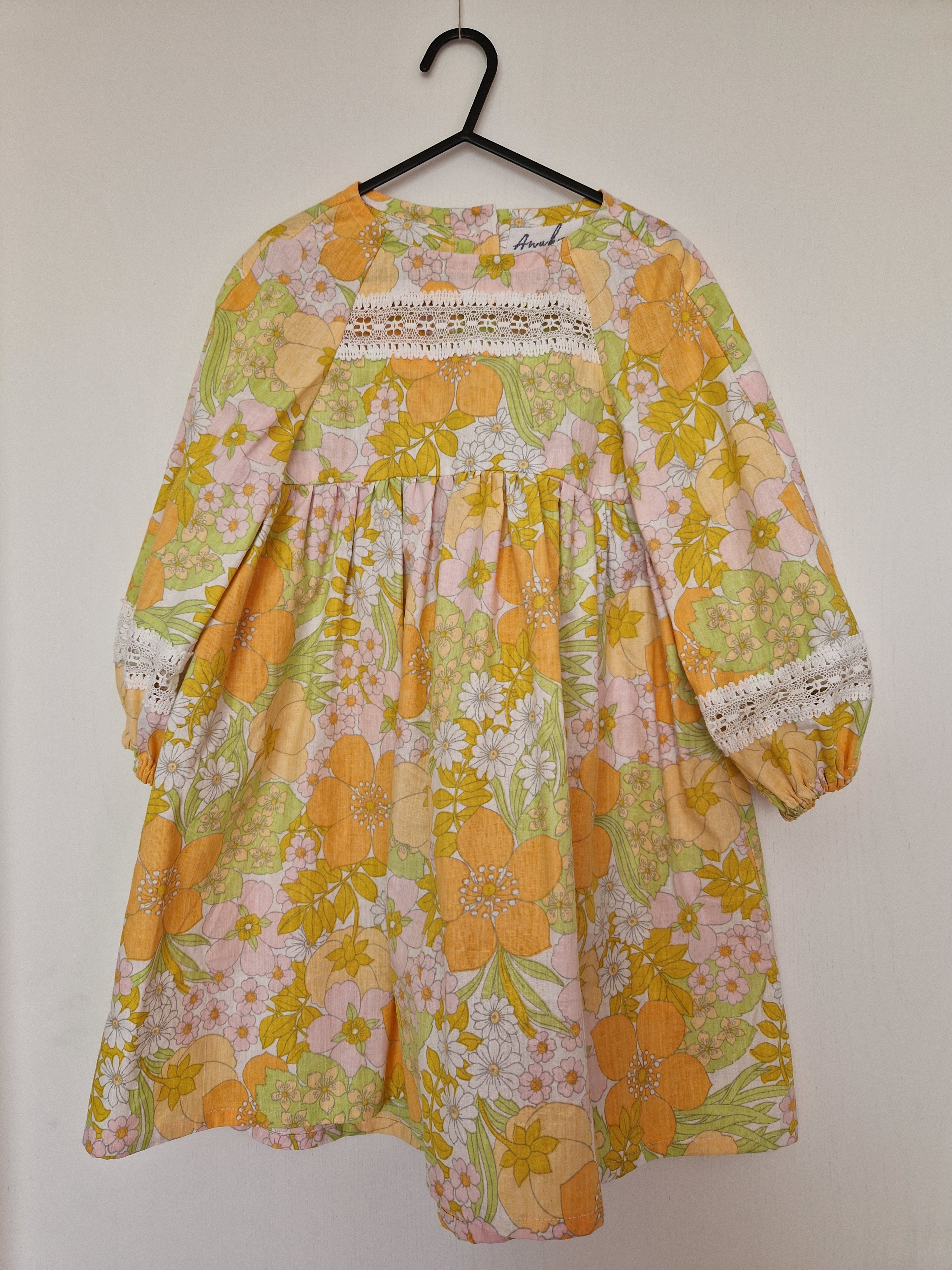 Gėlėta vaikiška suknelė, Anūkėlė Nida