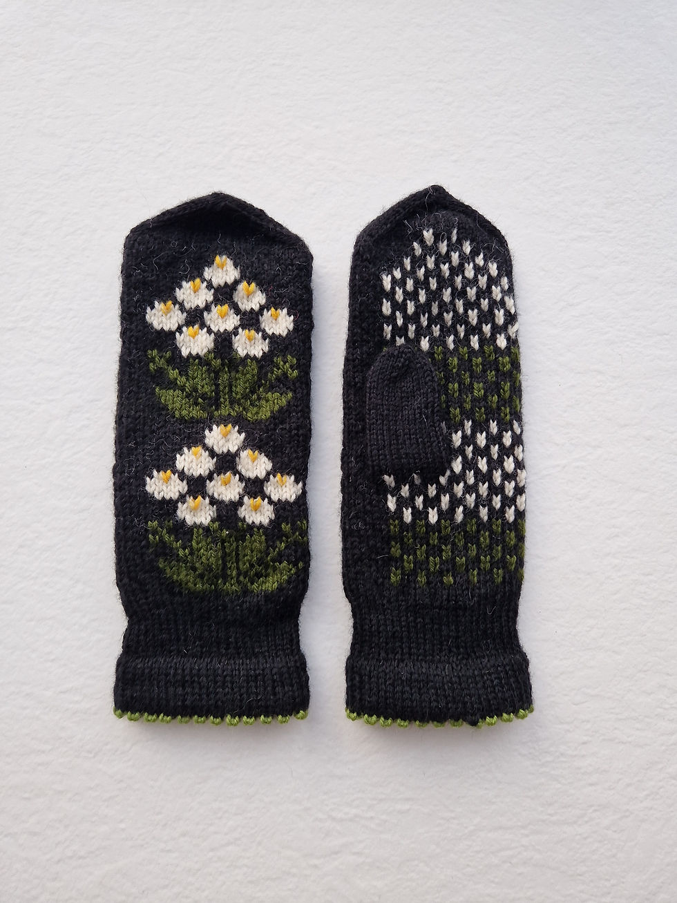 Rankų darbo kumštinės pirštinės, Anūkėlė Ramunė