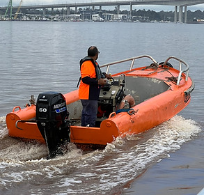 work punt crew transfer vessel